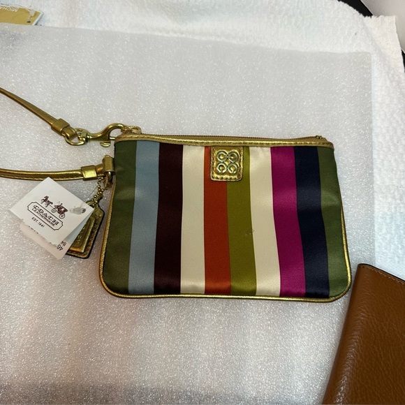 NWT Coach legacy print Women's wristlet - Picture 3 of 10